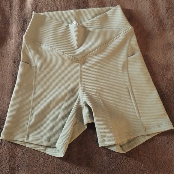 Sunzel Women's Shorts High Waist Tummy Control/ Deep Pockets Green Sz XS SNWOT - Picture 6 of 9